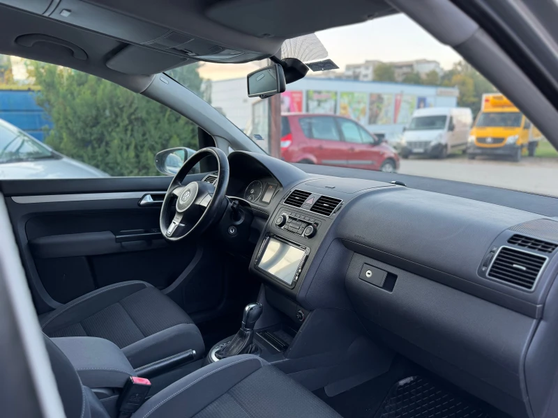 VW Touran 1.6TDI * AUTOMATIC * NAVI, снимка 7 - Автомобили и джипове - 47613311