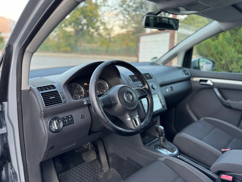 VW Touran 1.6TDI * AUTOMATIC * NAVI, снимка 5 - Автомобили и джипове - 47613311