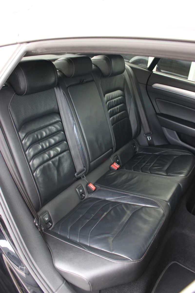 VW Arteon R-Line/ Panorama/ LED/ Digital/ Hed up/ Keyless/F1, снимка 10 - Автомобили и джипове - 49698738