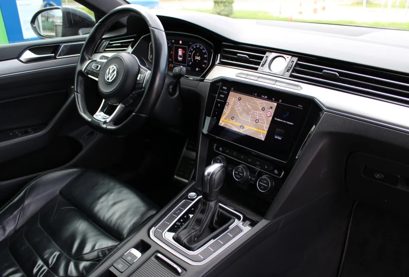 VW Arteon R-Line/ Panorama/ LED/ Digital/ Hed up/ Keyless/F1, снимка 12 - Автомобили и джипове - 49698738