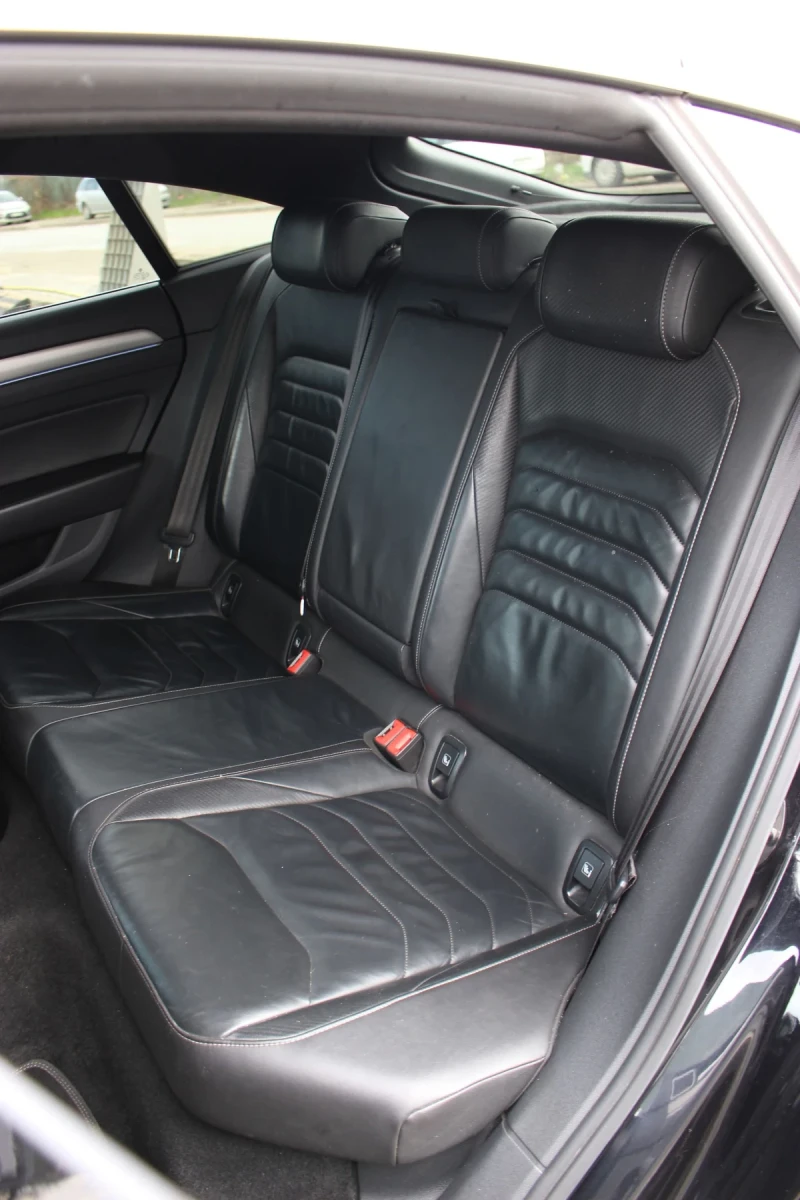 VW Arteon R-Line/ Panorama/ LED/ Digital/ Hed up/ Keyless/F1, снимка 9 - Автомобили и джипове - 49698738