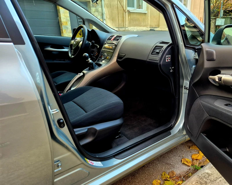 Toyota Auris 1.6i-6speed-верига-japan, снимка 13 - Автомобили и джипове - 52483707
