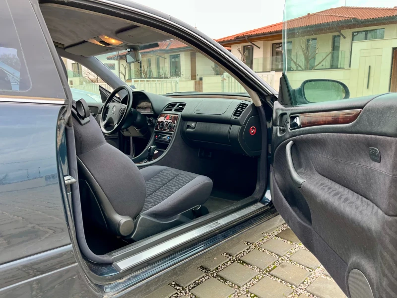 Mercedes-Benz CLK 200 Kompressor, снимка 13 - Автомобили и джипове - 52708630