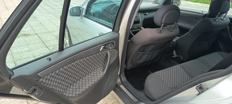 Mercedes-Benz C 320 3.2 бензин , снимка 14 - Автомобили и джипове - 52898917