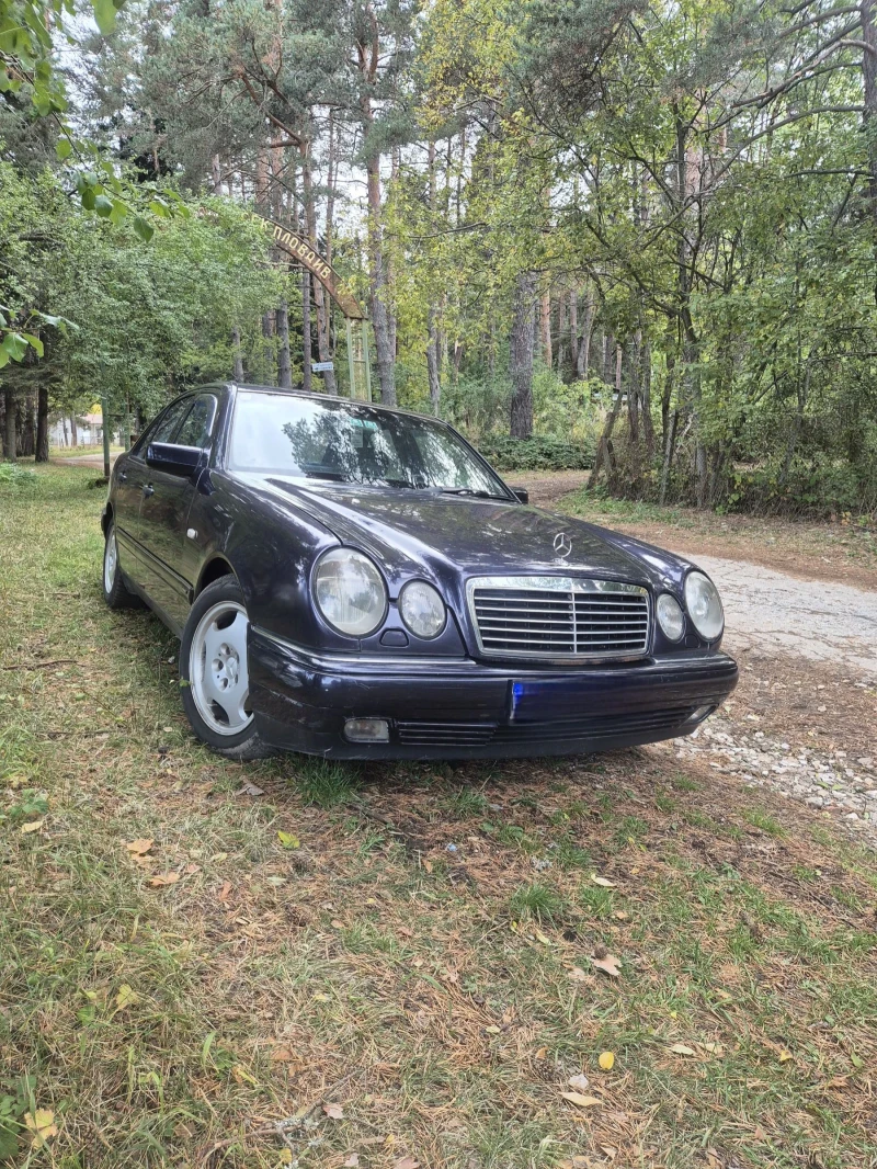 Mercedes-Benz E 300, снимка 16 - Автомобили и джипове - 52899959