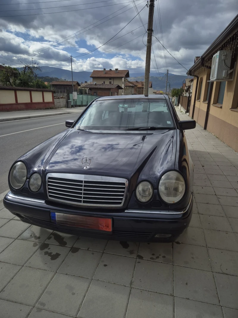 Mercedes-Benz E 300, снимка 2 - Автомобили и джипове - 52899959