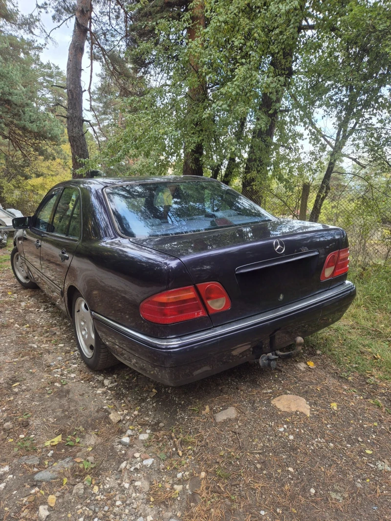 Mercedes-Benz E 300, снимка 15 - Автомобили и джипове - 52899959