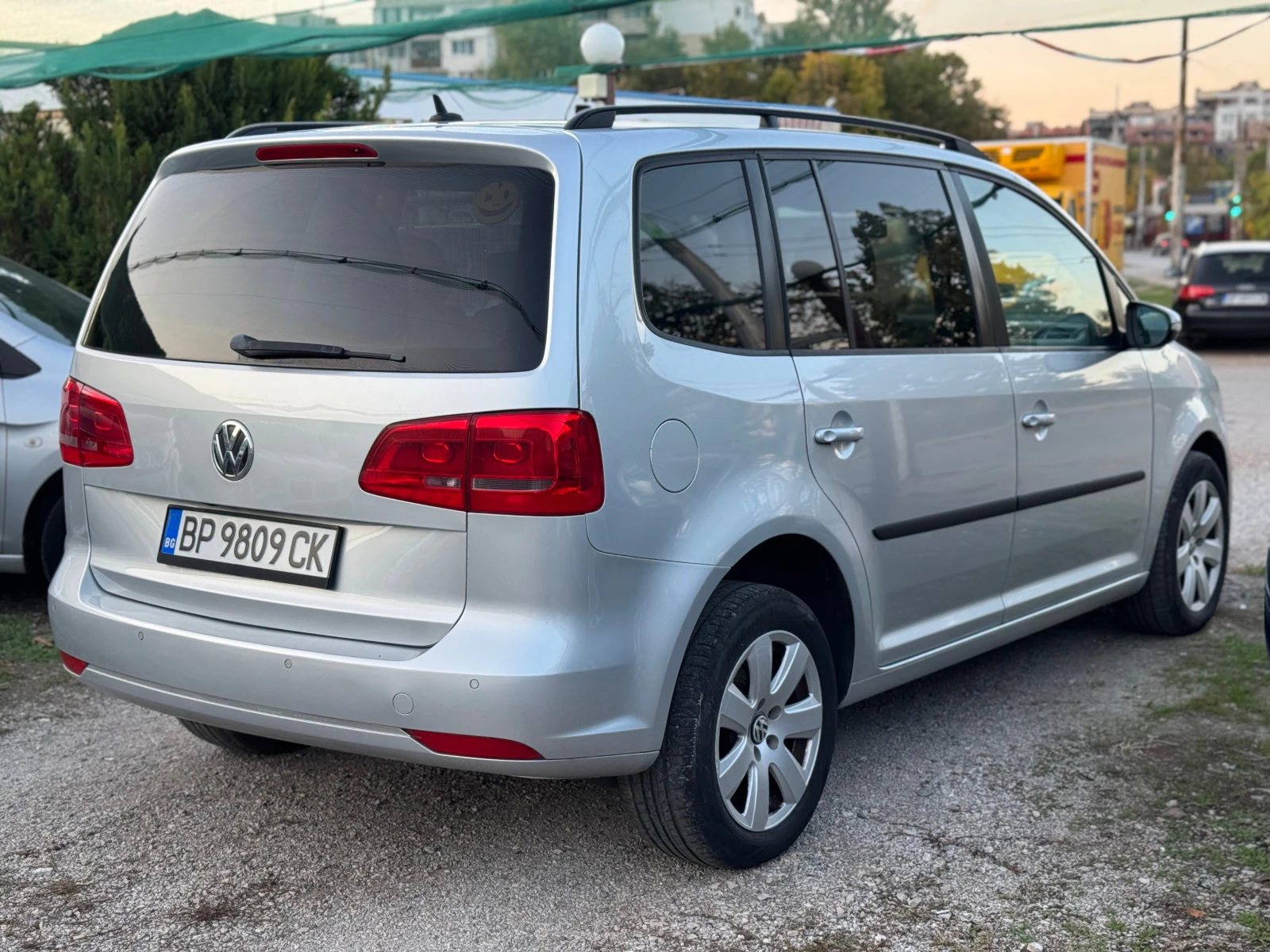 VW Touran 1.6TDI * AUTOMATIC * NAVI - изображение 4