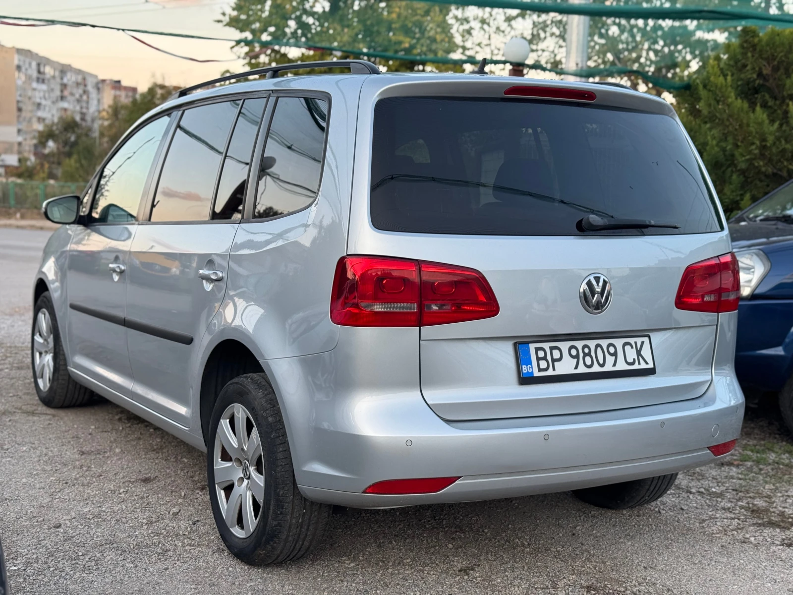 VW Touran 1.6TDI * AUTOMATIC * NAVI - изображение 3