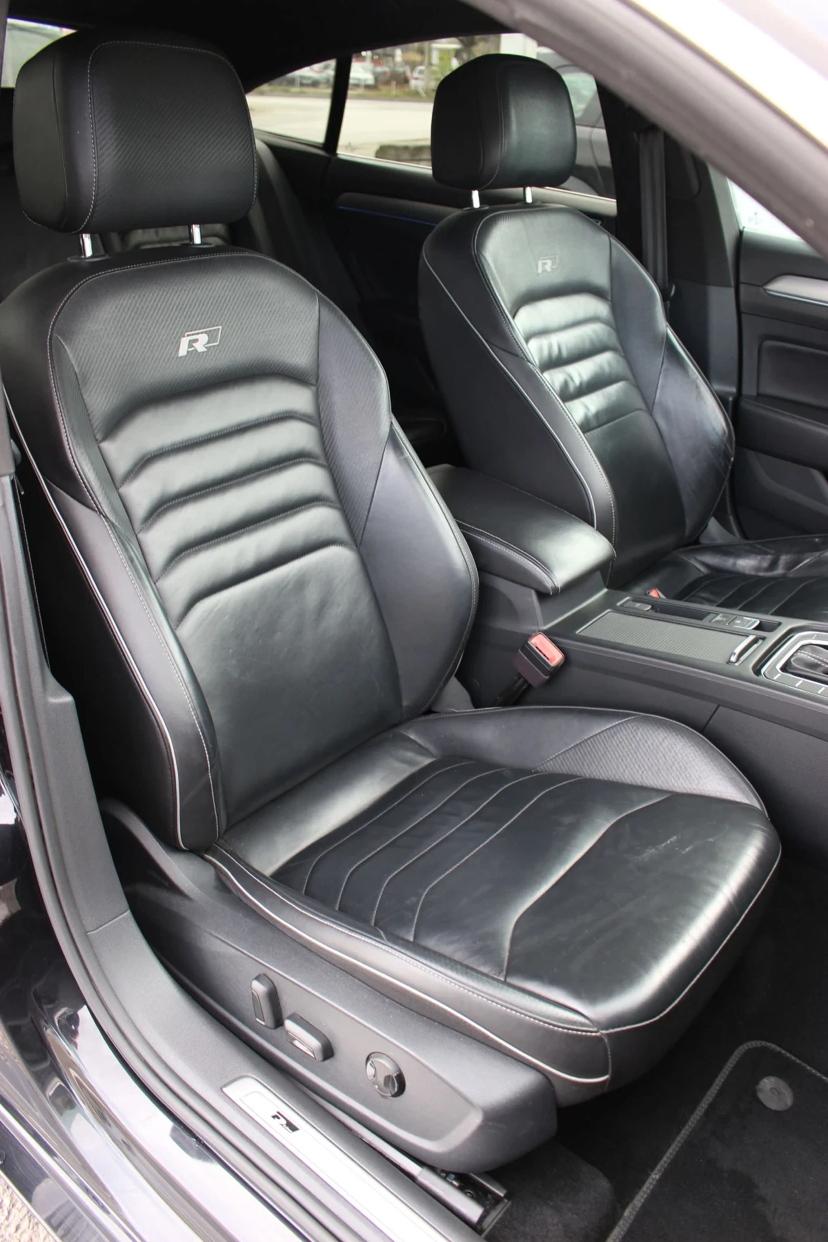 VW Arteon R-Line/ Panorama/ LED/ Digital/ Hed up/ Keyless/F1 | Mobile.bg   11