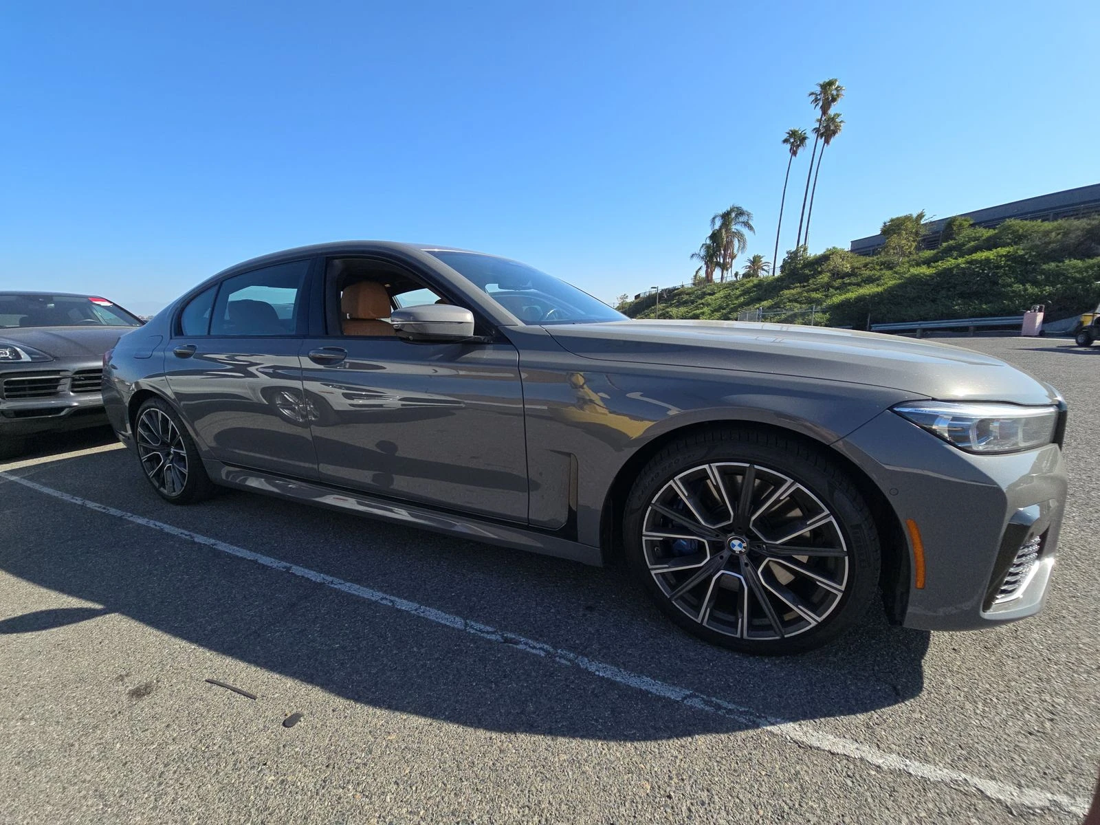 BMW 750 M-PACK* LASERLIGHT* DISTRO* HEADUP* МАСАЖ* ОБДУХ*  - изображение 3
