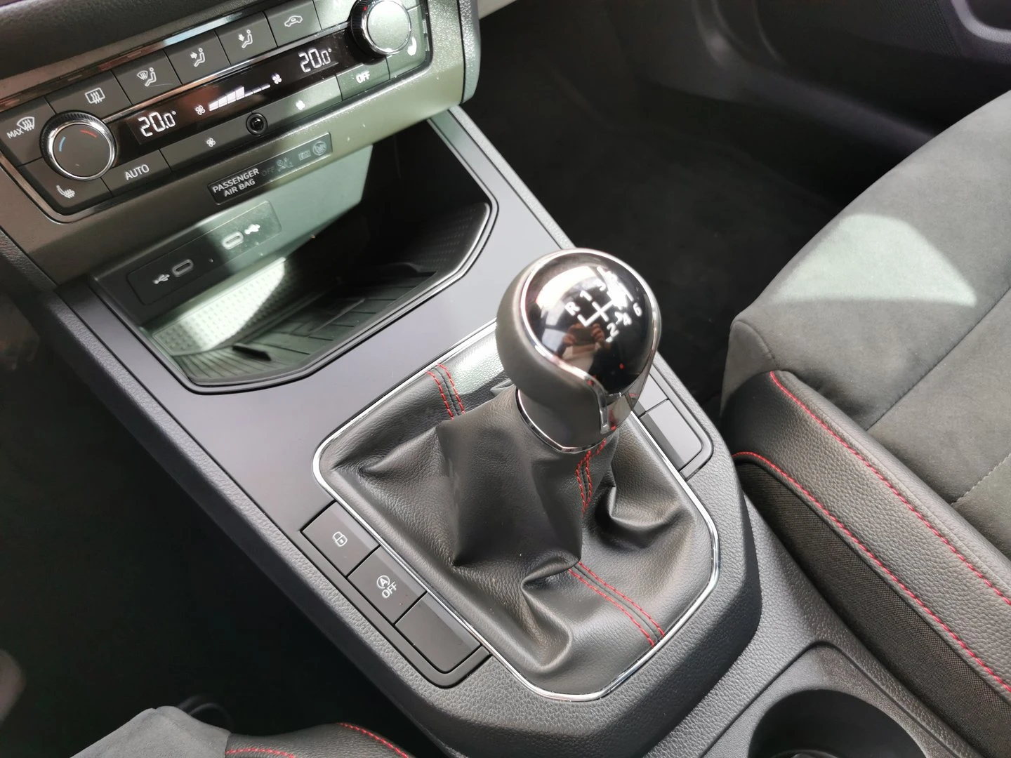 Seat Ibiza 1.0 TGI, снимка 11 - Автомобили и джипове - 55320046