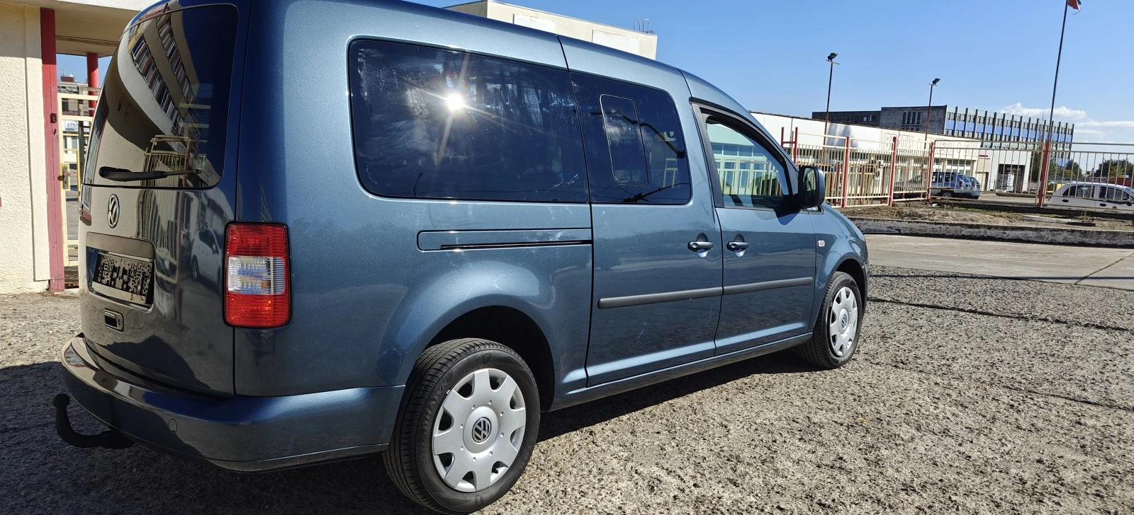 VW Caddy 1.6i-Maxi-09г - изображение 7