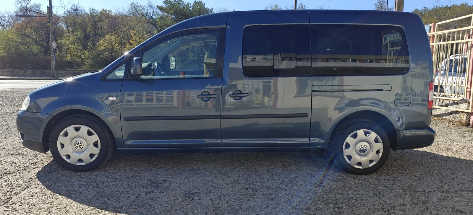 VW Caddy 1.6i-Maxi-09г - изображение 4