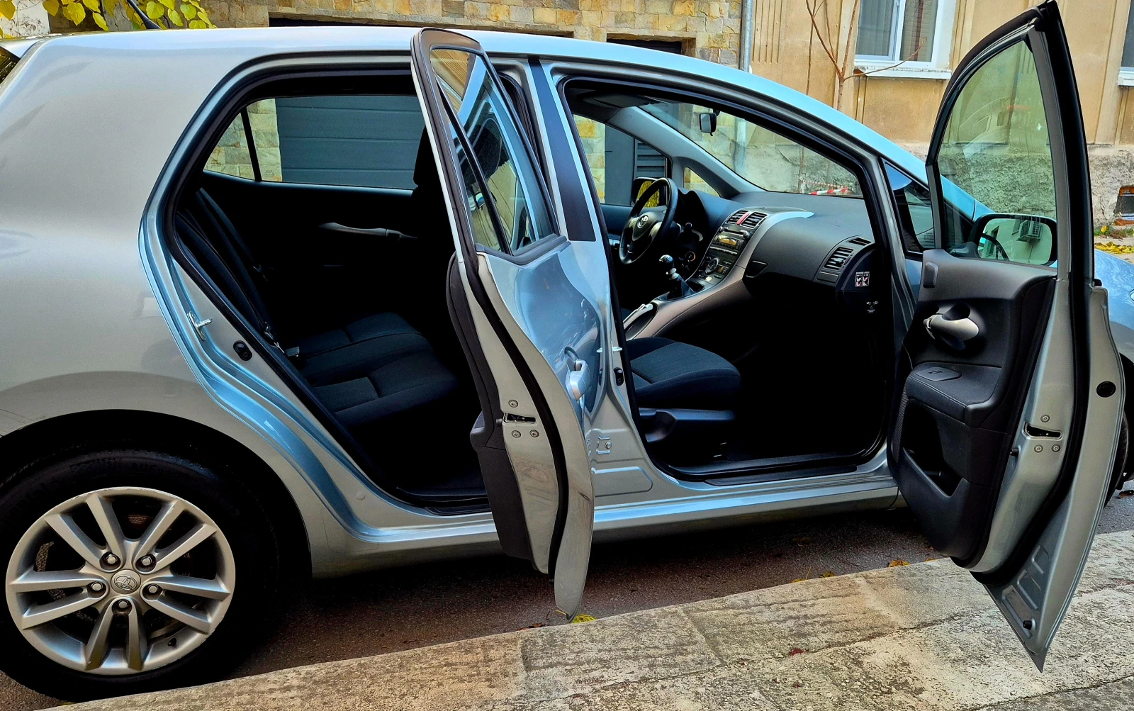 Toyota Auris 1.6i-6speed--japan | Mobile.bg   14