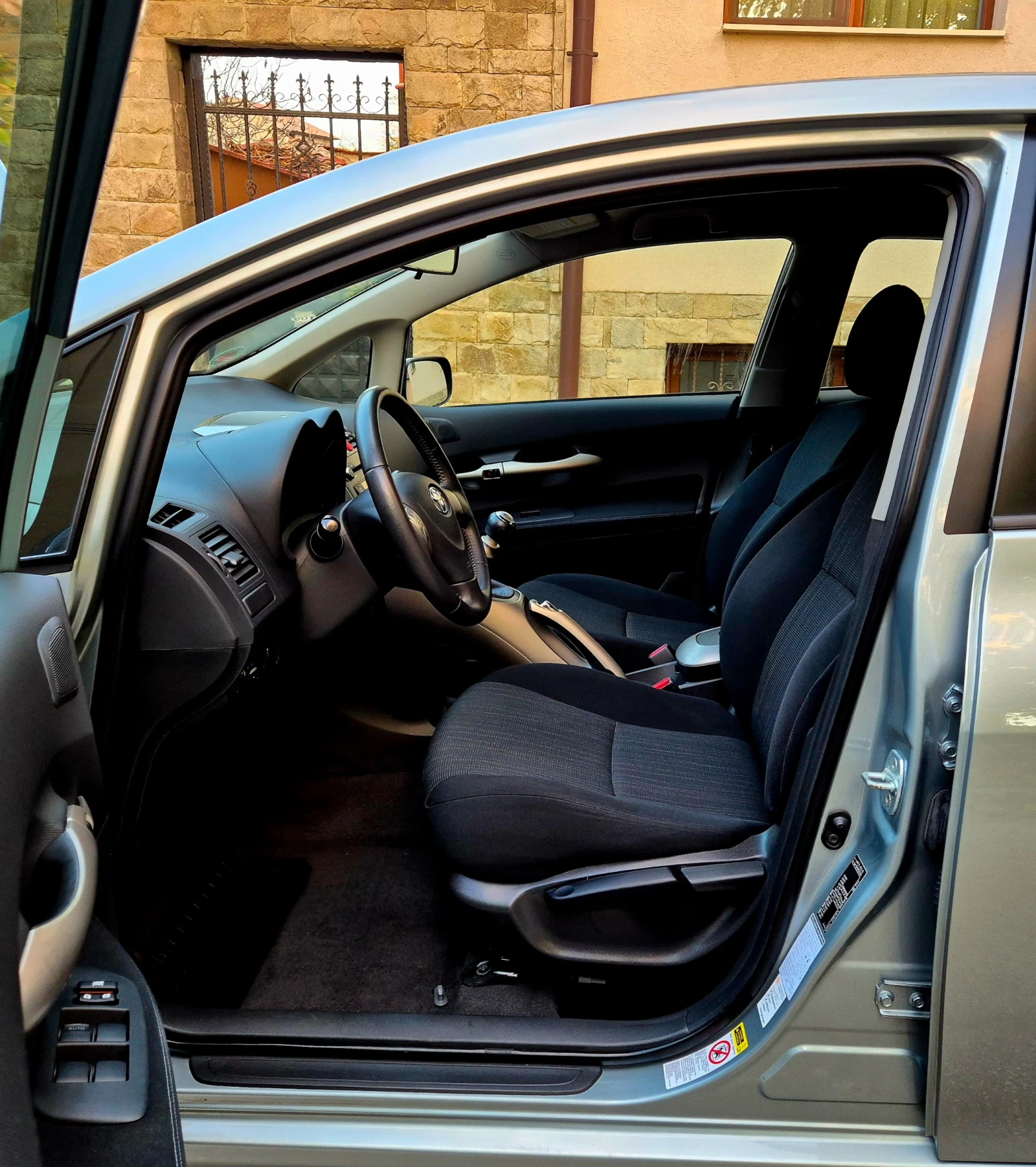 Toyota Auris 1.6i-6speed-верига-japan - изображение 10