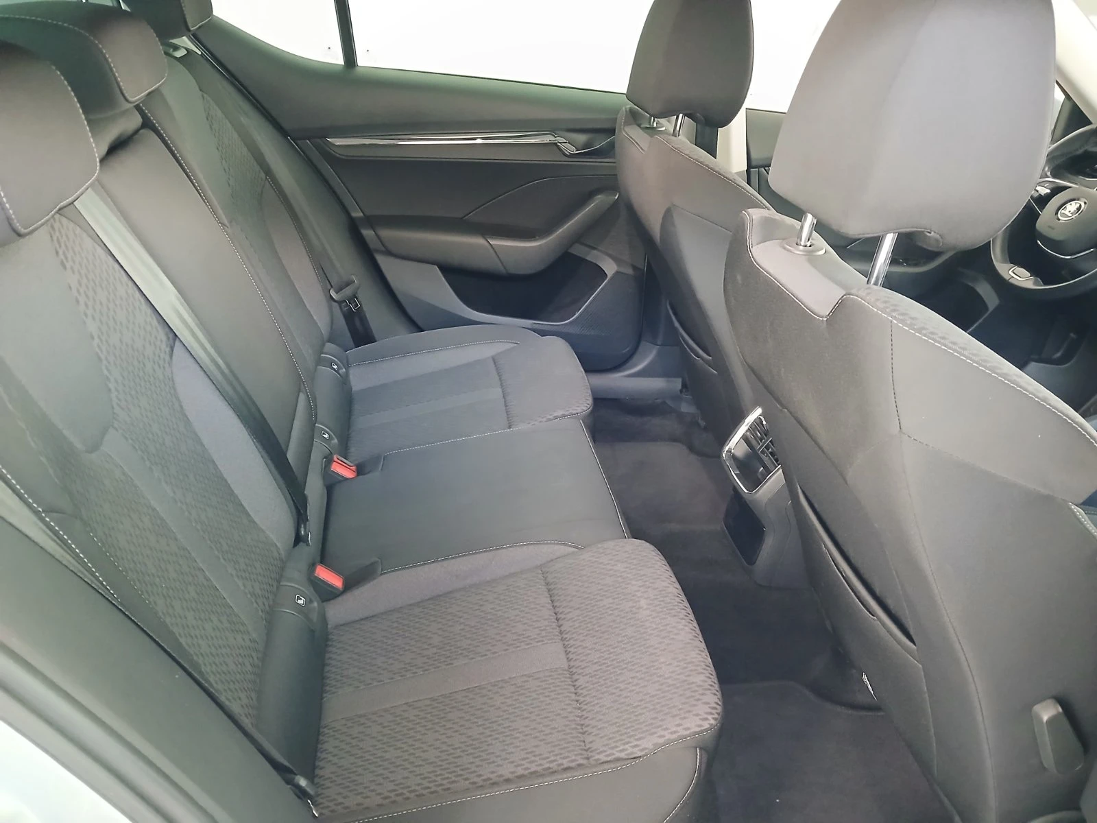 Skoda Octavia EDITION 2, 0 TDI 116 к.с. 7-степенна автоматична - изображение 5