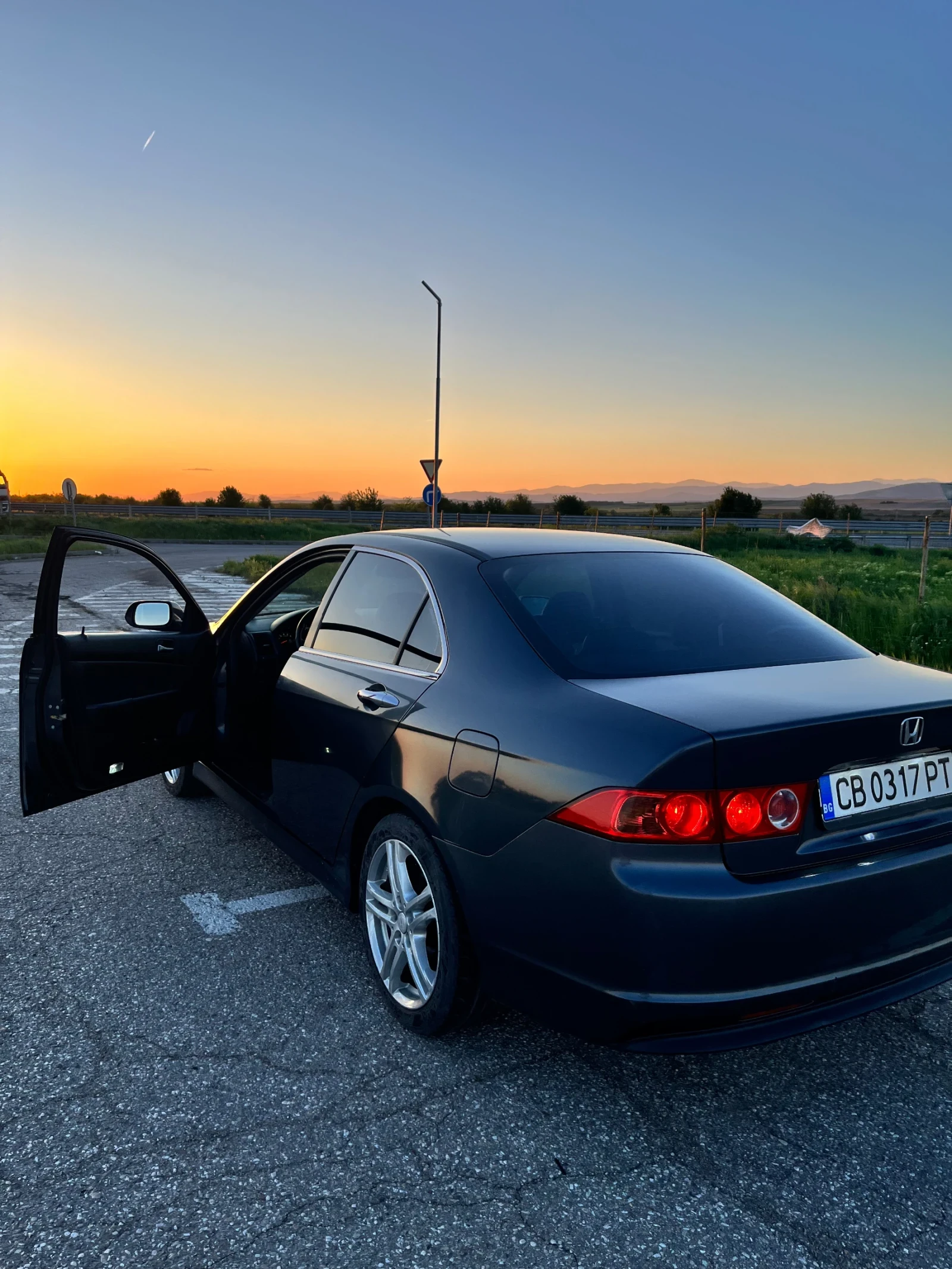 Honda Accord 2.2 Напълно обслужена на 05.03.2026, снимка 5 - Автомобили и джипове - 53819527