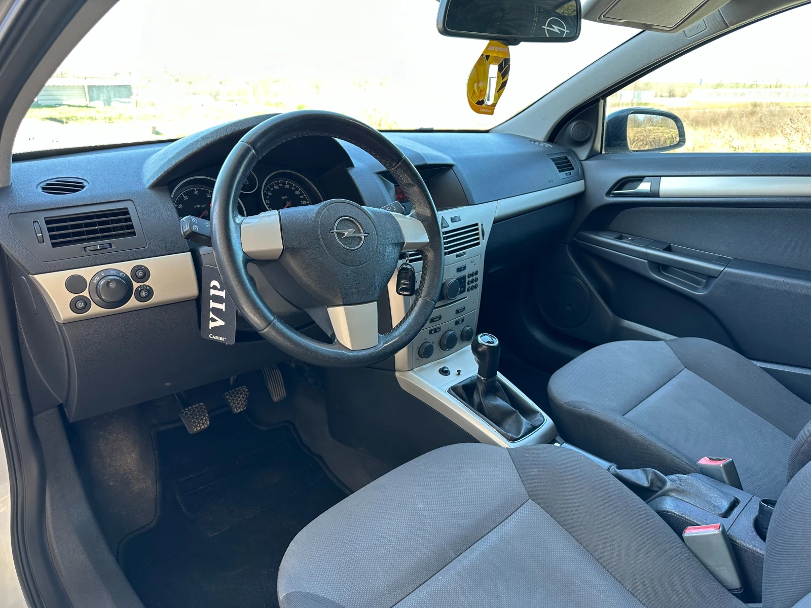 Opel Astra GTC 1.4i * 90ps* , снимка 8 - Автомобили и джипове - 53825367