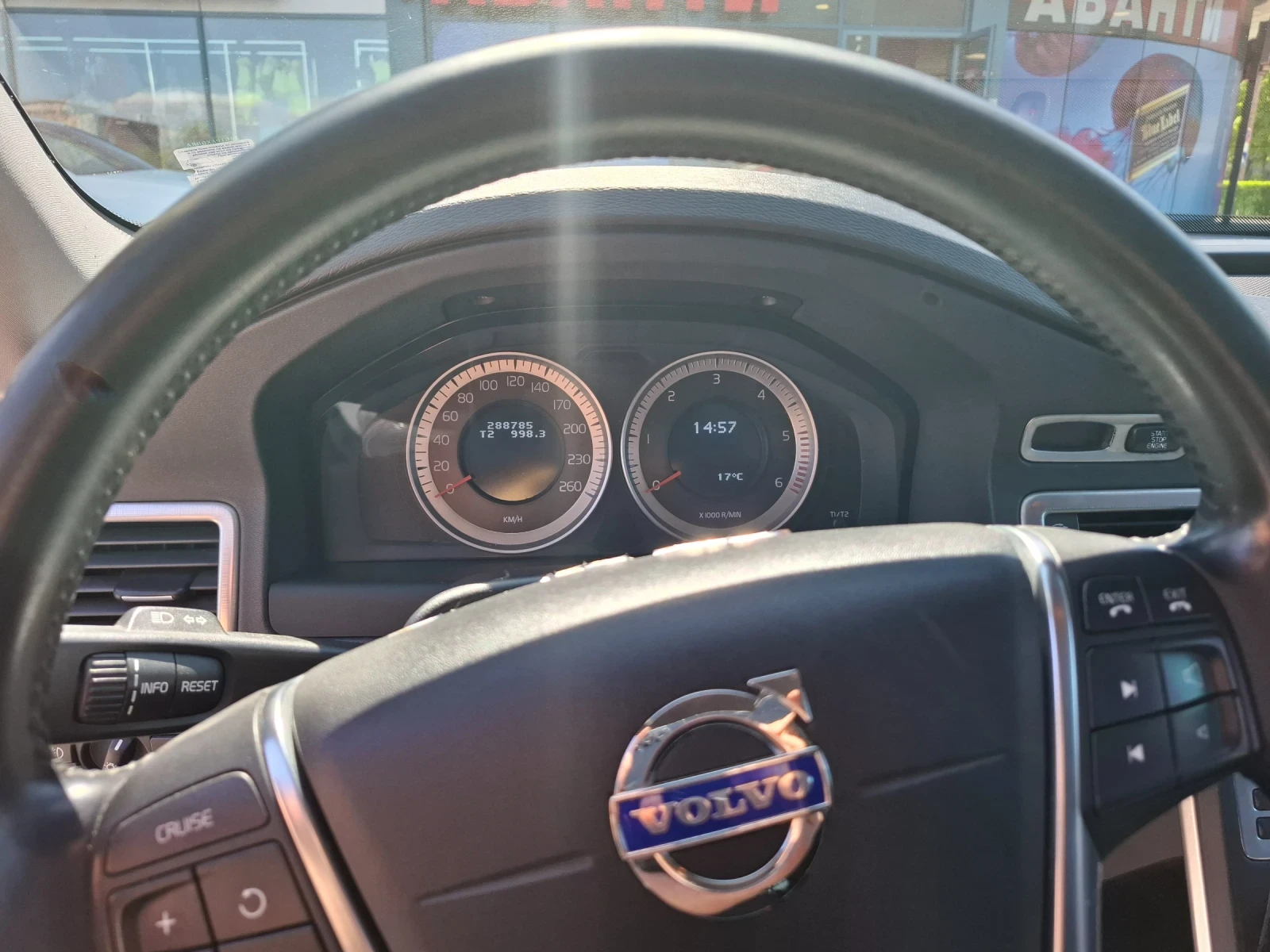 Volvo Xc70 D5 2.4 AWD, снимка 8 - Автомобили и джипове - 54376346