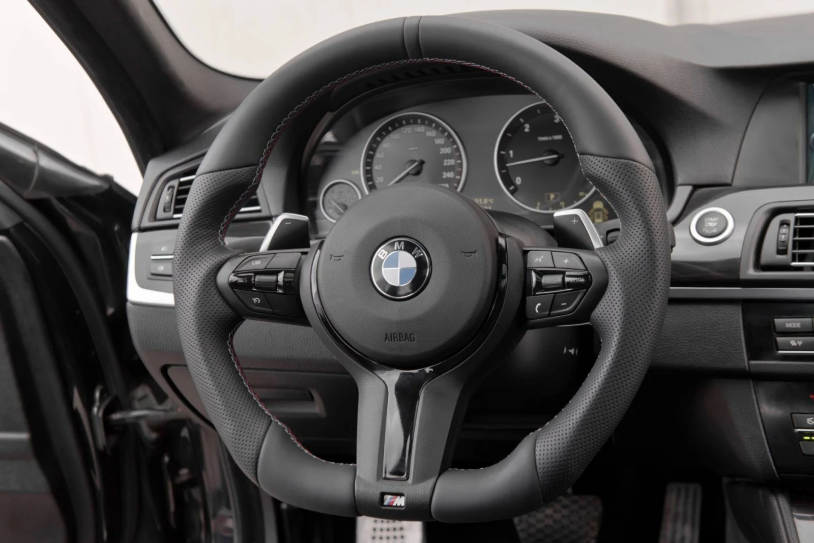 BMW 530 M-performance , снимка 11 - Автомобили и джипове - 54637370