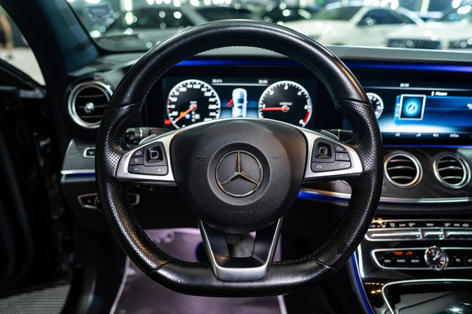 Mercedes-Benz E 220 D FULL AMG LINE LED NAVI ПАНО BURM ЛИЗИНГ 100%, снимка 12 - Автомобили и джипове - 55886495