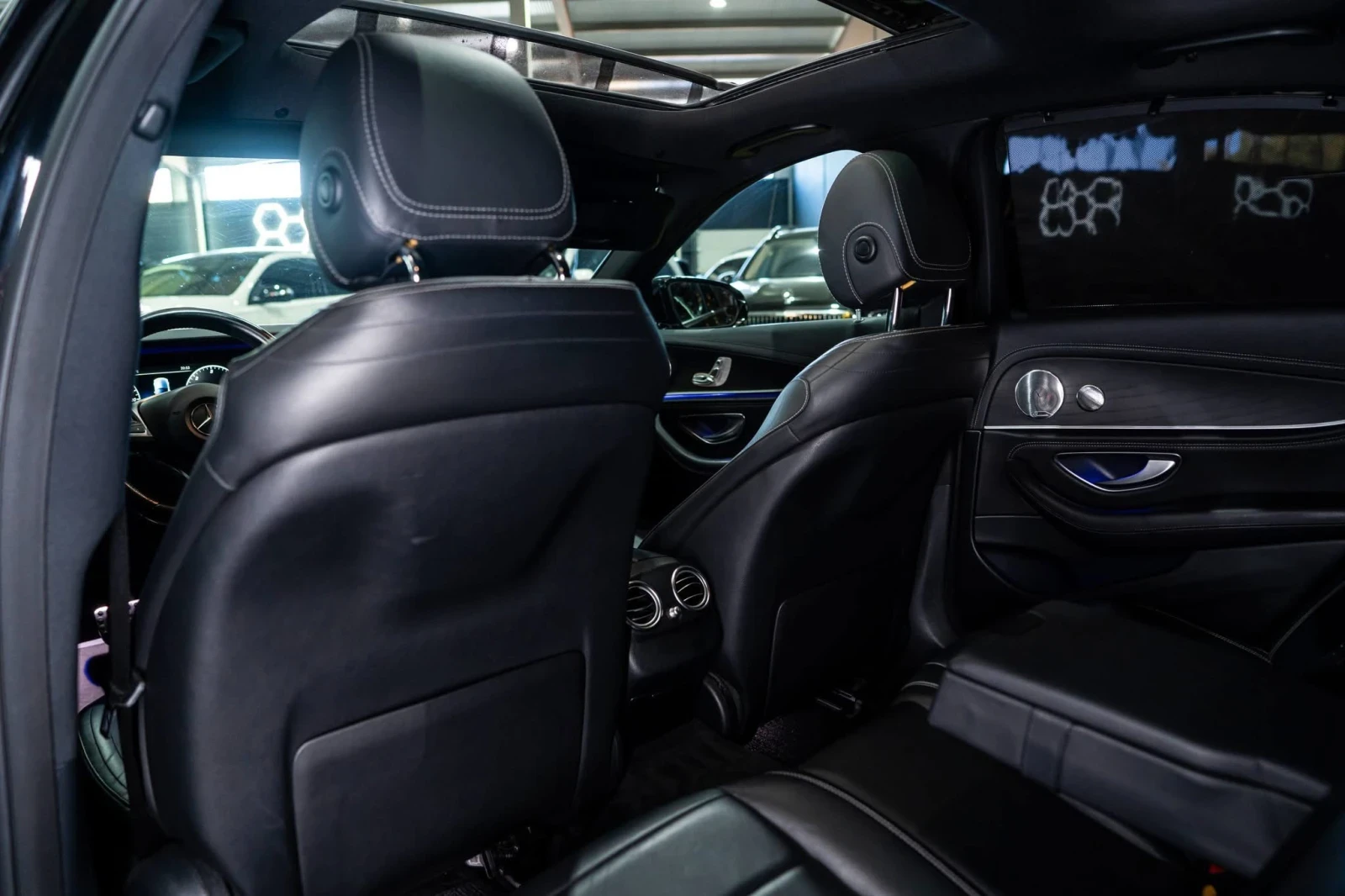 Mercedes-Benz E 220 D FULL AMG LINE LED NAVI ПАНО BURM ЛИЗИНГ 100%, снимка 15 - Автомобили и джипове - 55886495