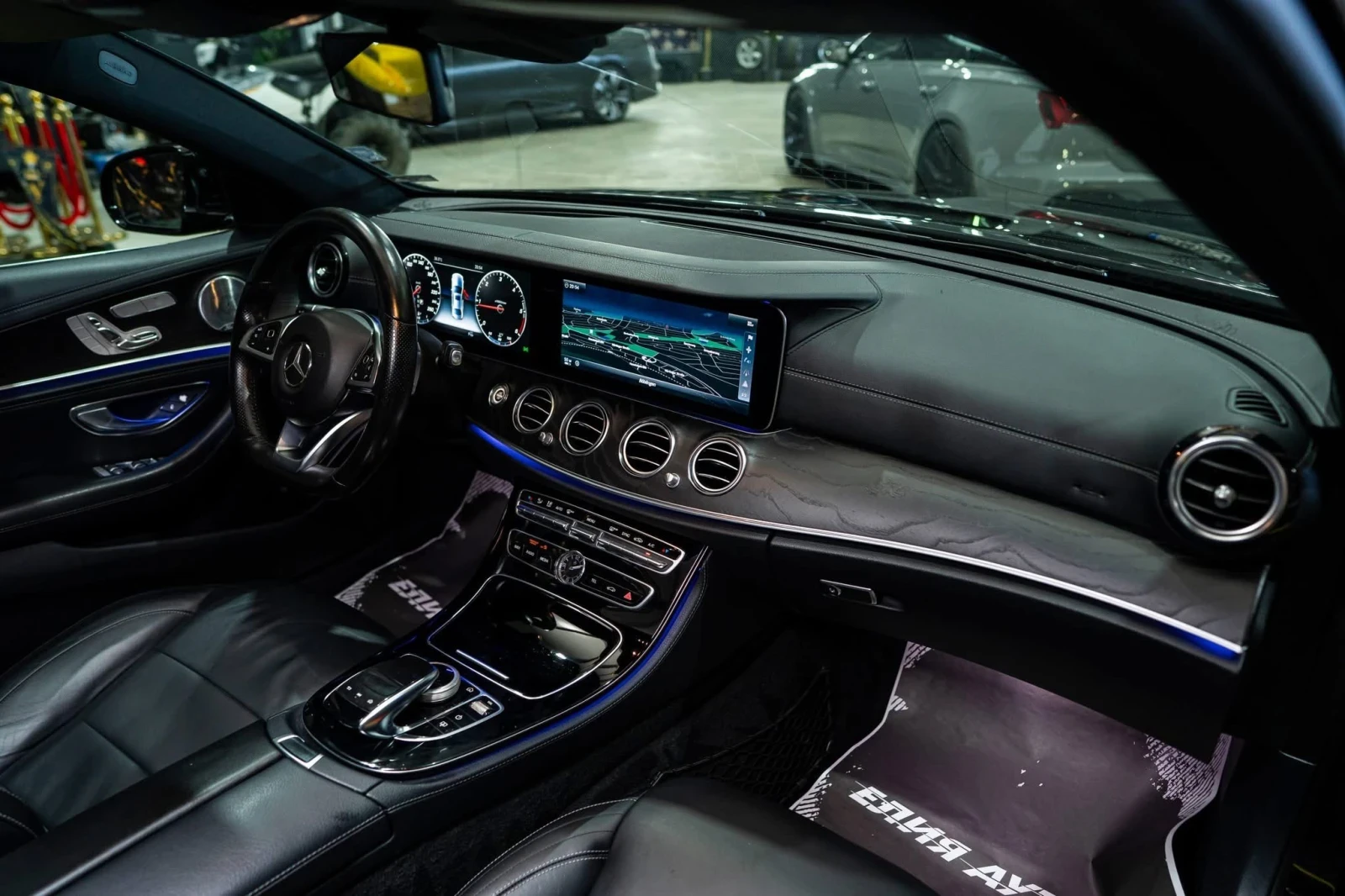 Mercedes-Benz E 220 D FULL AMG LINE LED NAVI ПАНО BURM ЛИЗИНГ 100%, снимка 13 - Автомобили и джипове - 55886495