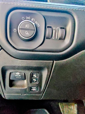 Dodge RAM 1500 Limited 5.7 AWD, снимка 10