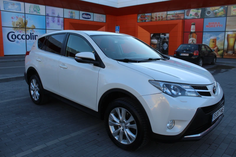 Toyota Rav4 Всички екстри 4х4 Бяла перла, снимка 5 - Автомобили и джипове - 49367555