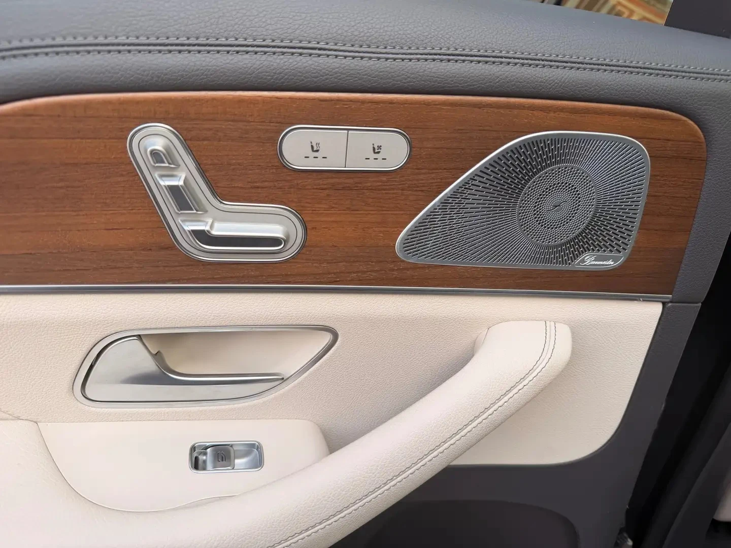 Mercedes-Benz GLS 400 d 4Matic AMG-Line, снимка 11 - Автомобили и джипове - 54228958