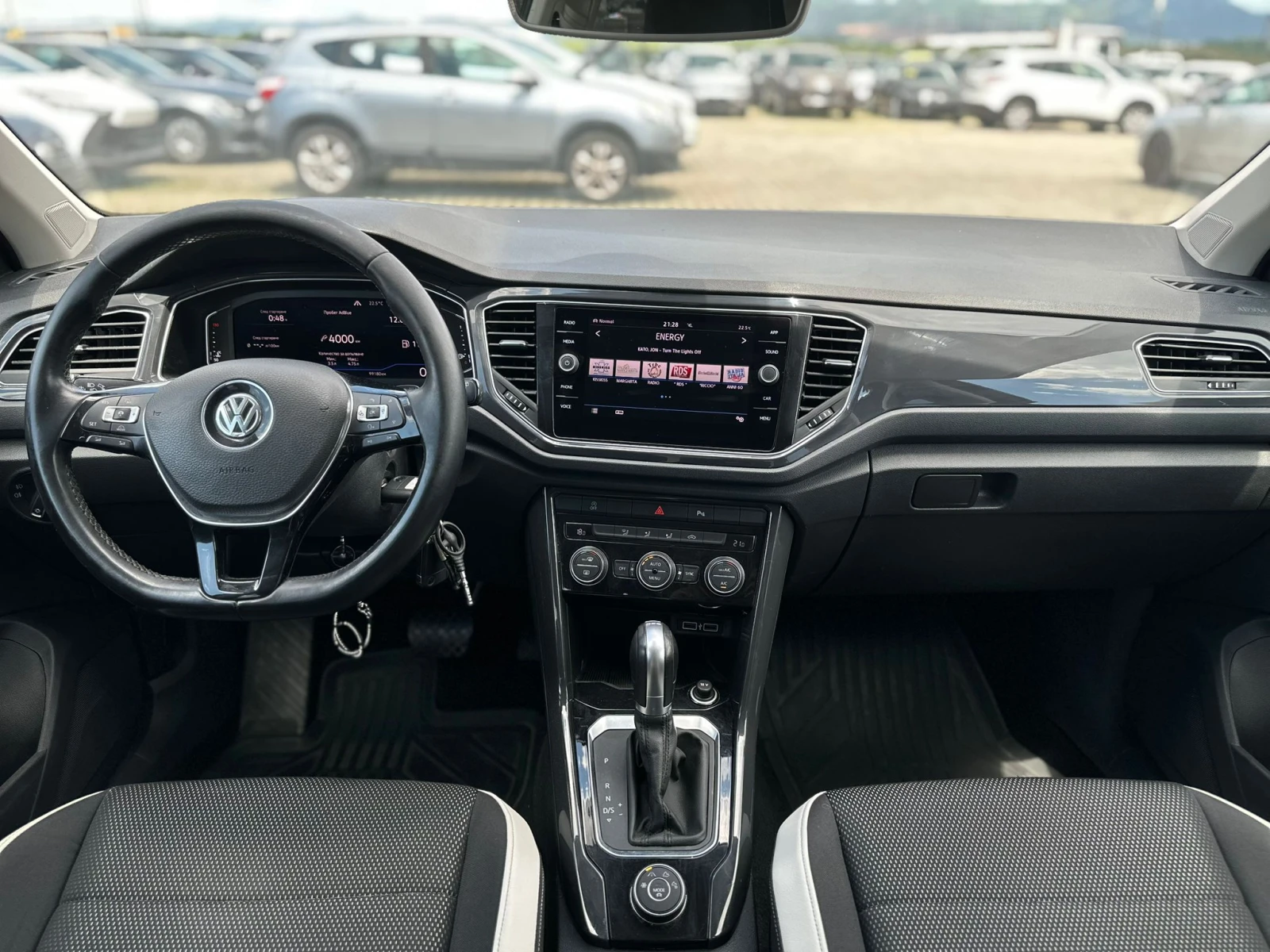 VW T-Roc / 4 MOTION / 99000 KM / DIGITAL / TOP / , снимка 13 - Автомобили и джипове - 54668865