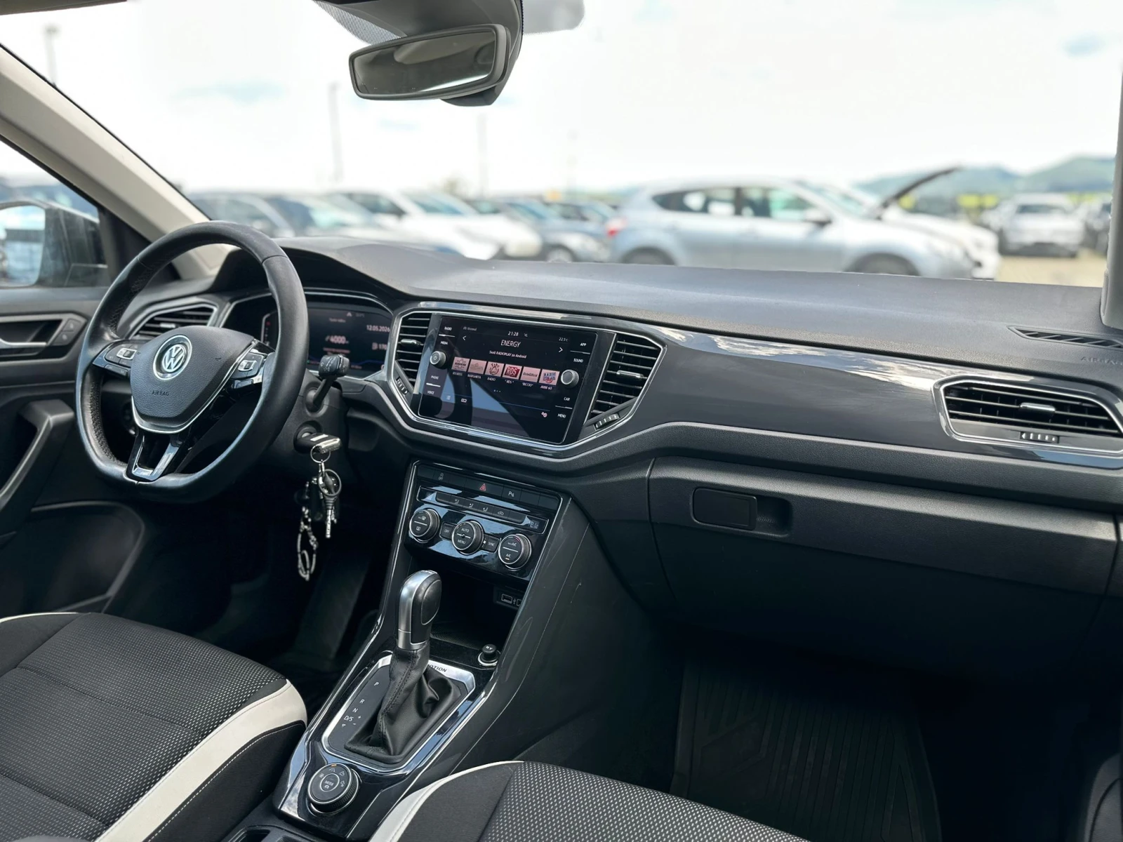 VW T-Roc / 4 MOTION / 99000 KM / DIGITAL / TOP / , снимка 12 - Автомобили и джипове - 54668865