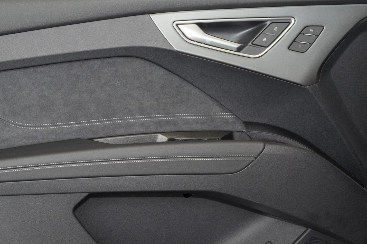 Audi Q4 E-TRON* SPORTBACK* 82KW* S-LINE* PANO* SONOS* , снимка 4 - Автомобили и джипове - 55844801