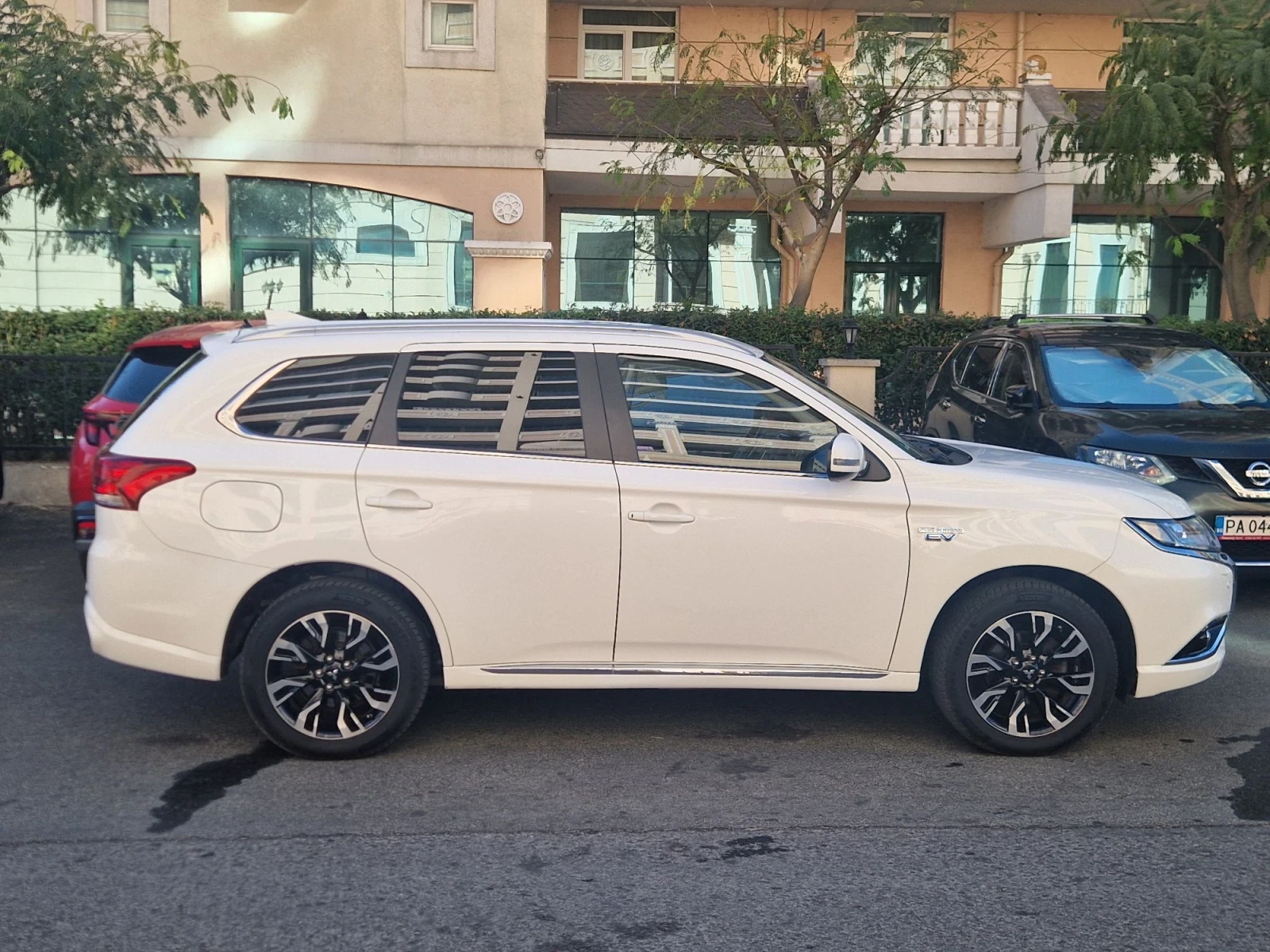 Mitsubishi Outlander PHEV 2.0, снимка 7 - Автомобили и джипове - 56220616