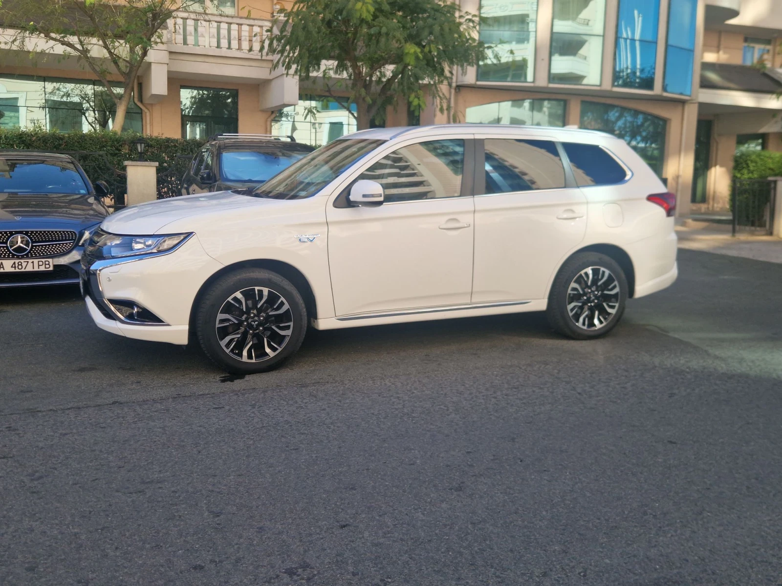 Mitsubishi Outlander PHEV 2.0, снимка 4 - Автомобили и джипове - 56220616