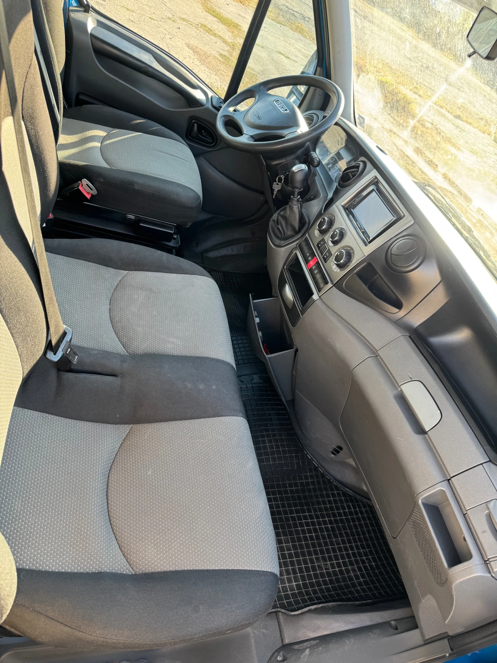 Iveco 35s13 Iveco 35s13 * Напълно обслужен * Климатроник* Възд, снимка 8 - Бусове и автобуси - 56214592