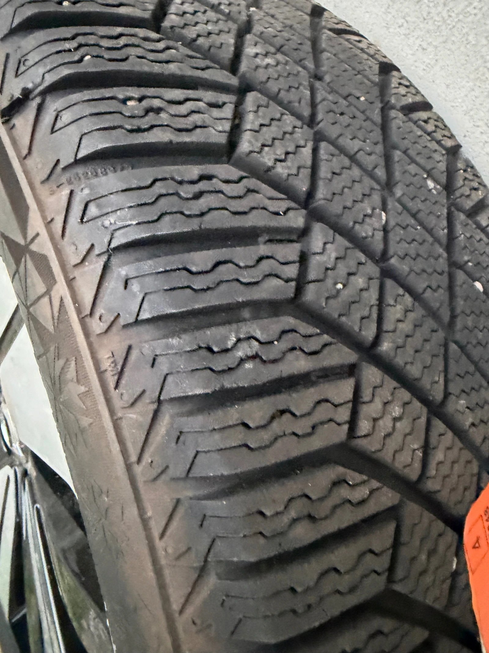 ���� � ������ 255/45R19 �� Volvo C40 | Mobile.bg � ����������� 4