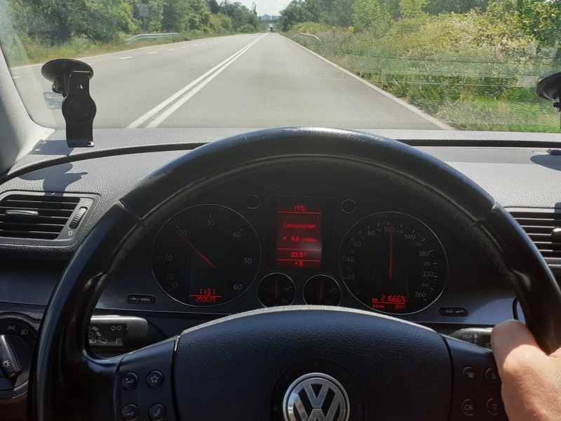 VW Passat 1.9 TDI, снимка 4 - Автомобили и джипове - 45797587