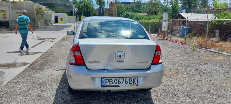 Renault Symbol, снимка 4 - Автомобили и джипове - 46202196