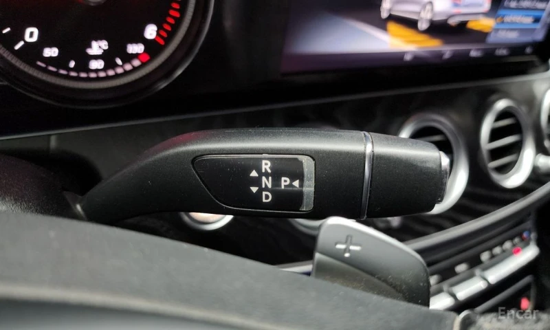 Mercedes-Benz E 220, снимка 9 - Автомобили и джипове - 53173323