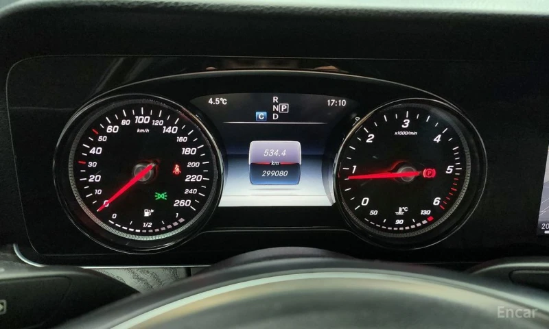 Mercedes-Benz E 220, снимка 8 - Автомобили и джипове - 53173323