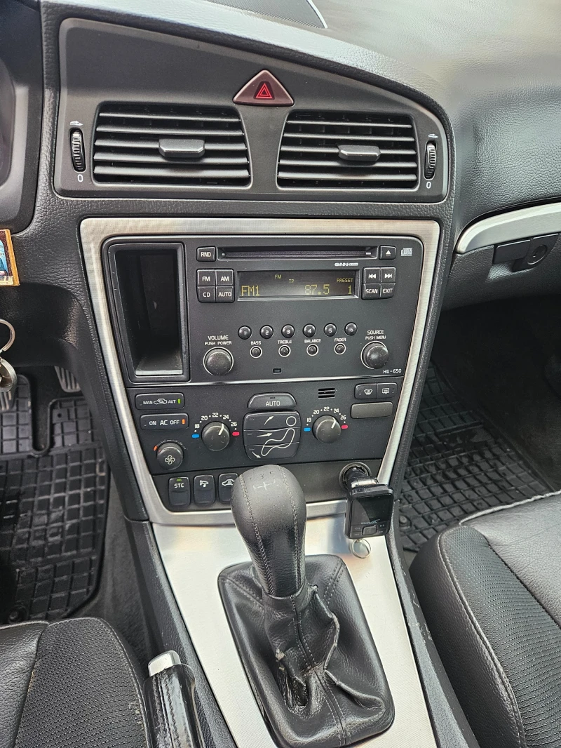 Volvo S60 2.4D5, снимка 8 - Автомобили и джипове - 53475577