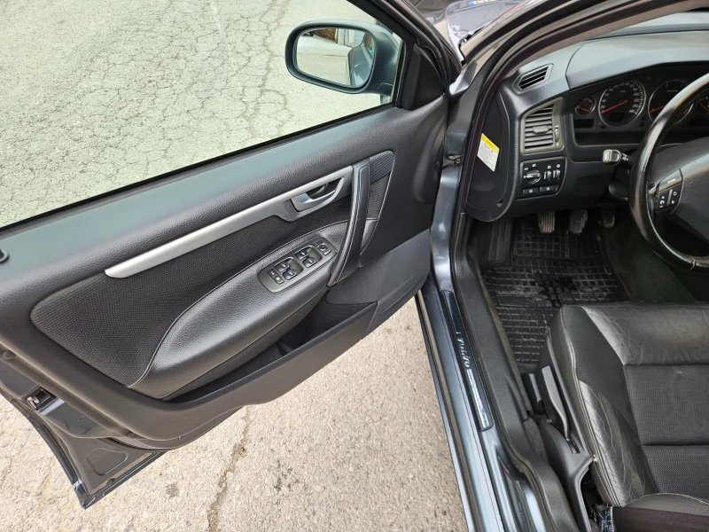 Volvo S60 2.4D5, снимка 14 - Автомобили и джипове - 53475577