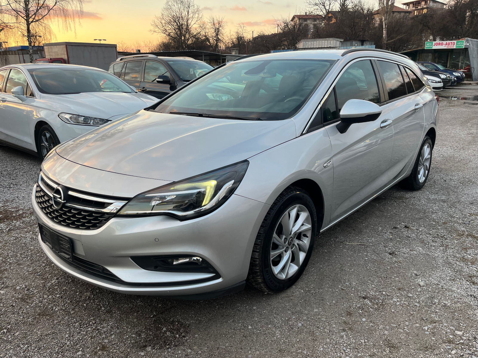 Opel Astra 1.6CDTI navi top 2018 - изображение 1