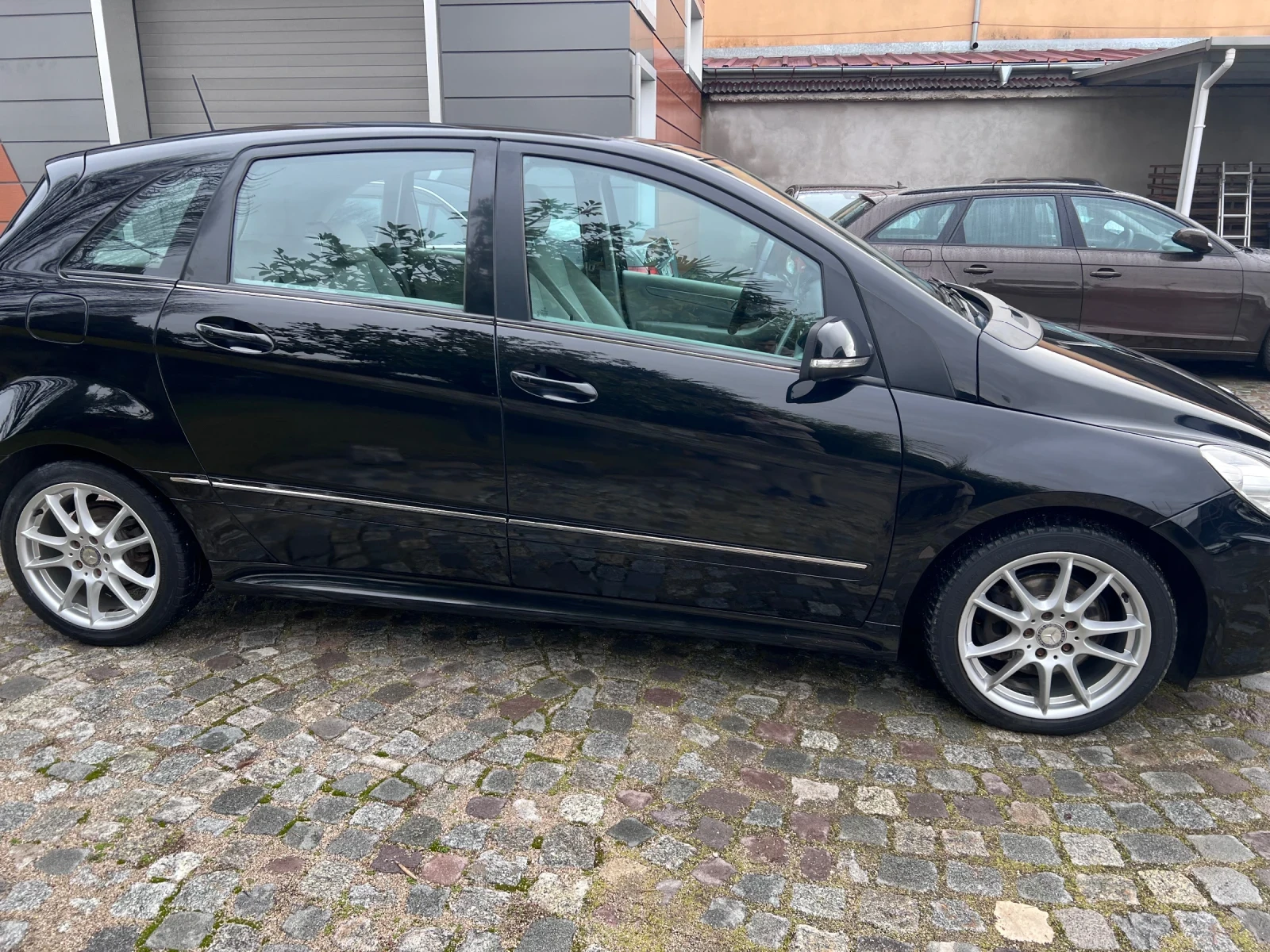 Mercedes-Benz B 200  cdi Premium Facelift - изображение 4