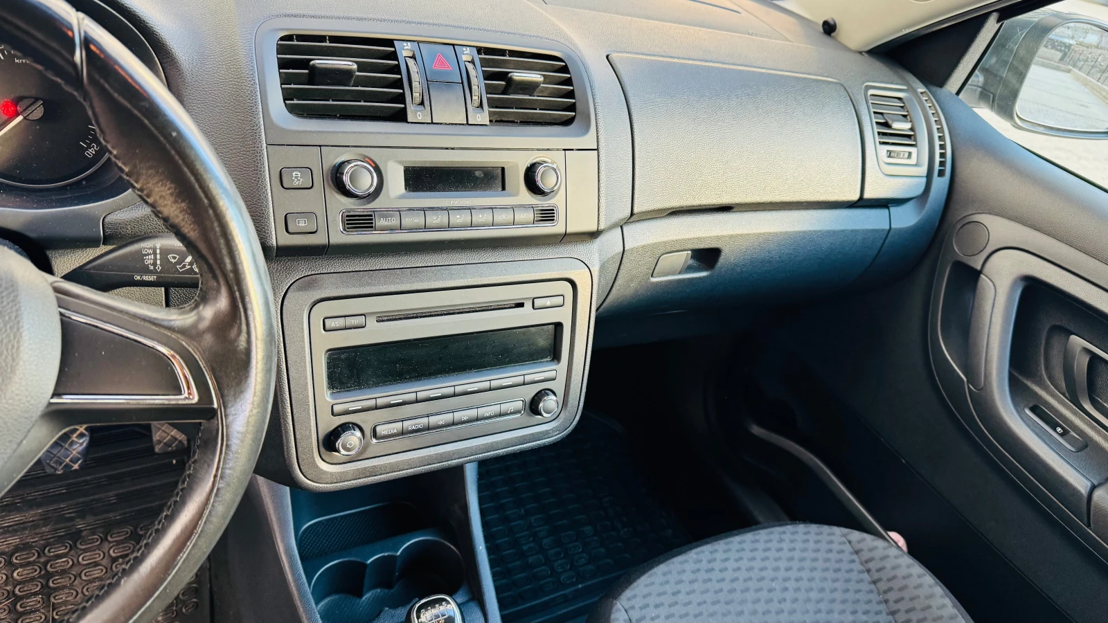 Skoda Fabia 1.2 TSI, снимка 7 - Автомобили и джипове - 53864030