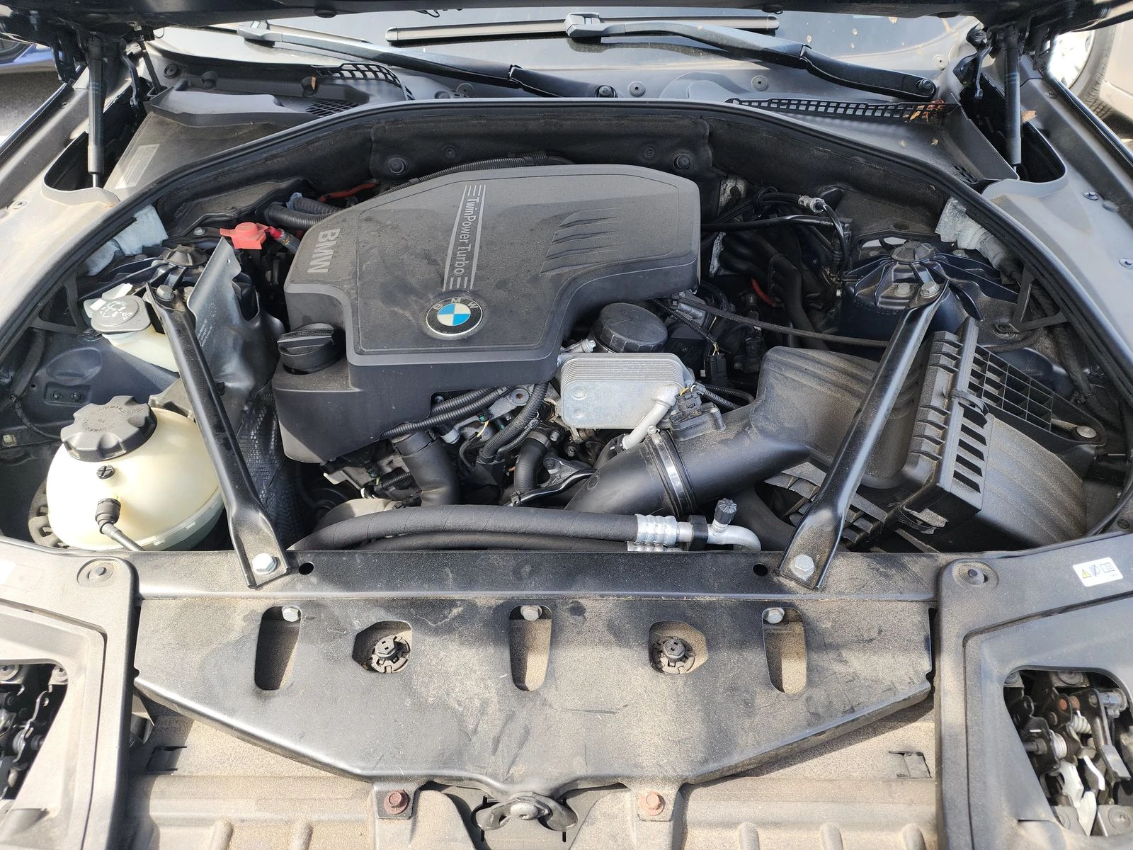 BMW 528 i xDrive, снимка 14 - Автомобили и джипове - 54019302