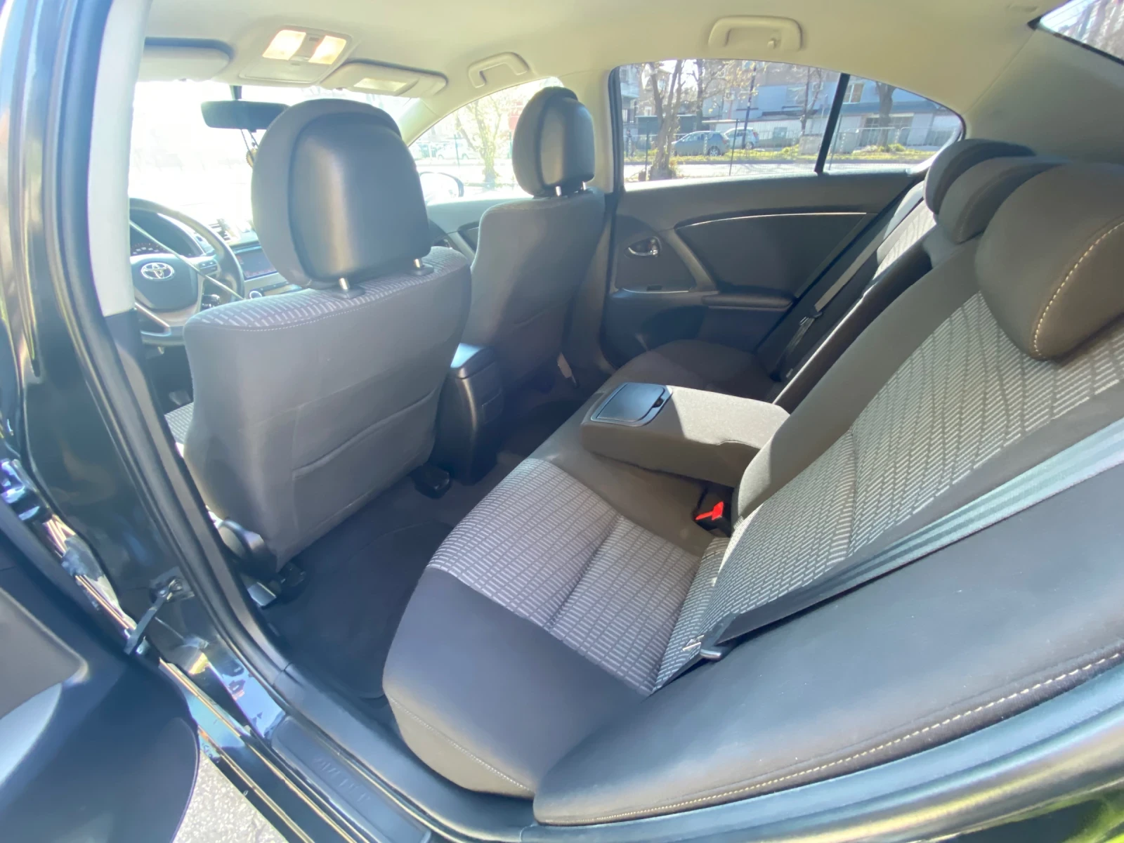 Toyota Avensis, снимка 10 - Автомобили и джипове - 54099278