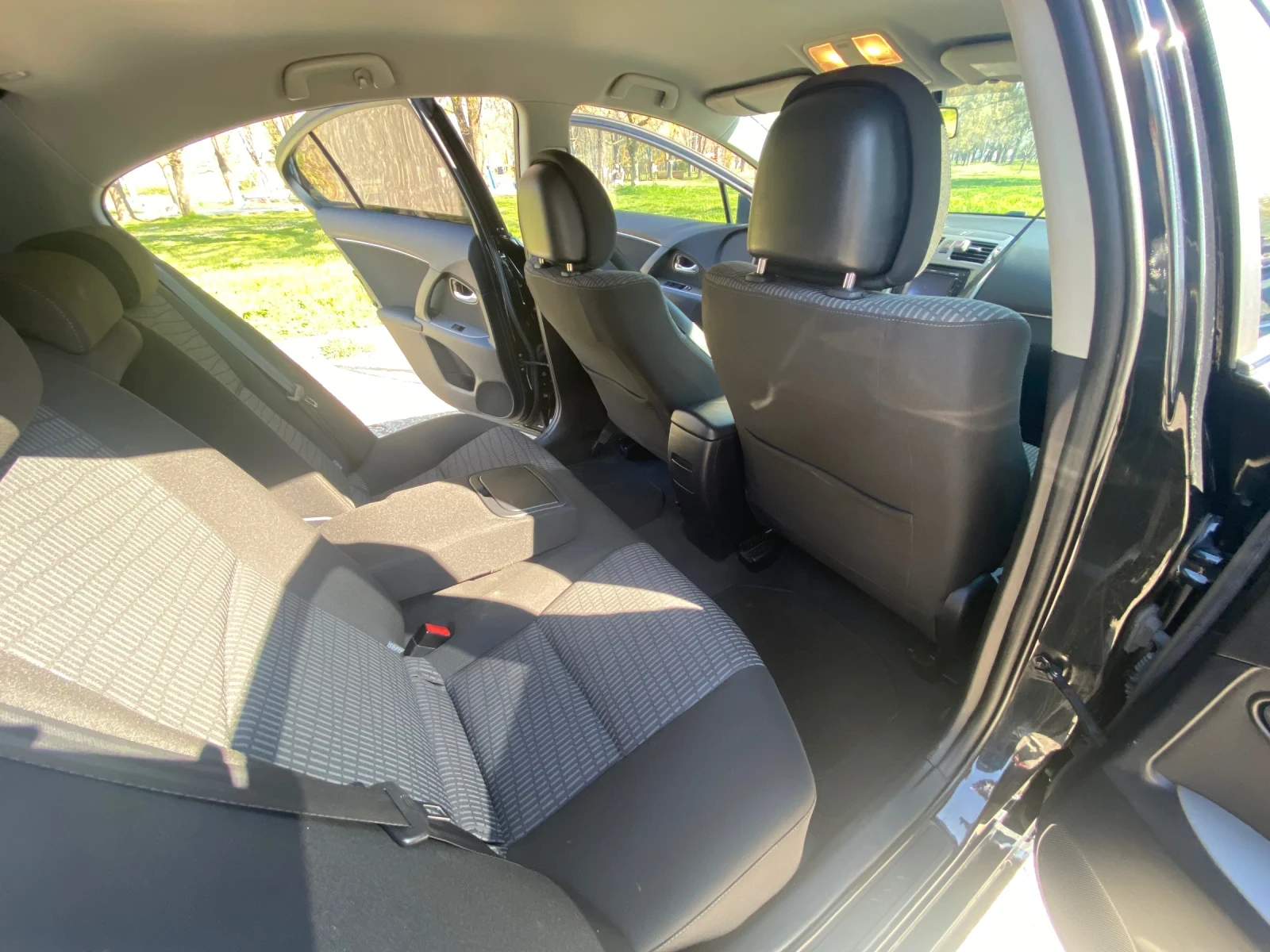 Toyota Avensis, снимка 11 - Автомобили и джипове - 54099278